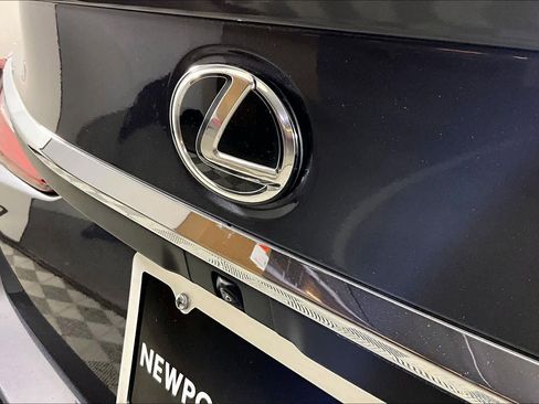 Used 2025 Lexus ES 350 w/ Premium Package image 30