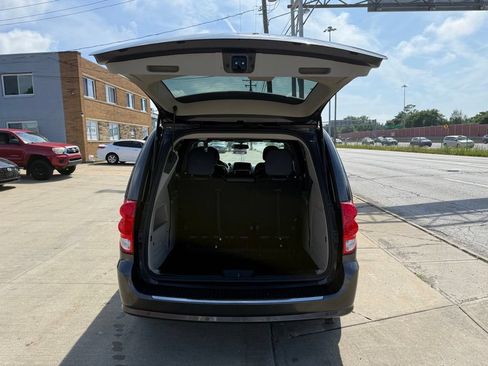 Used 2017 Dodge Grand Caravan SXT w/ Rear Park Assist Package FWD image 14