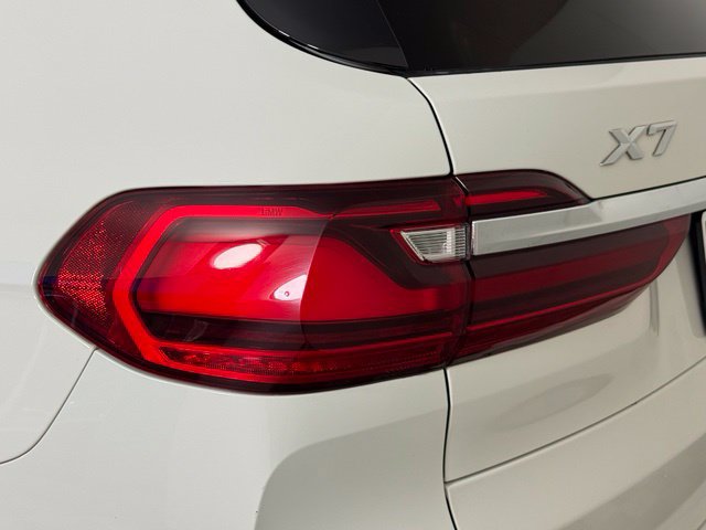Used 2022 BMW X7 xDrive40i w/ Cold Weather Package AWD/4WD image 13