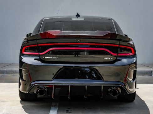 Used 2018 Dodge Charger SRT RWD image 10