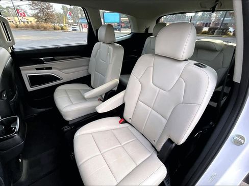 Used 2022 Kia Telluride EX w/ EX Premium Package image 21