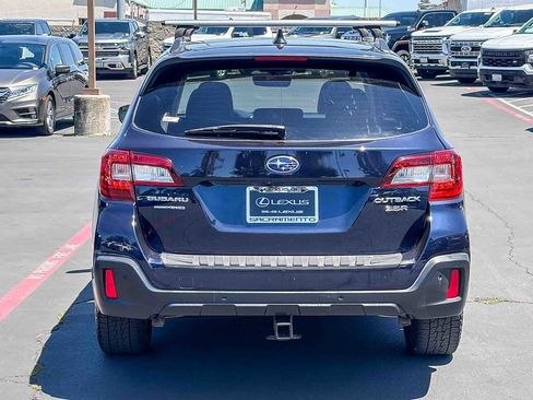 Used 2018 Subaru Outback 3.6R Touring w/ Popular Package #3 AWD/4WD image 3