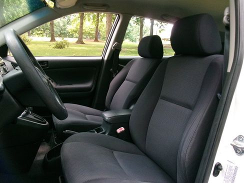 Used 2005 Pontiac Vibe w/ Power Group Value Package FWD image 13