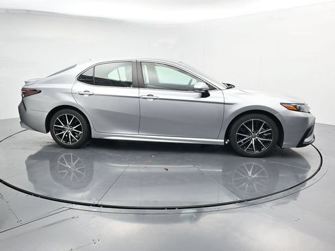 Used 2024 Toyota Camry SE FWD image 9