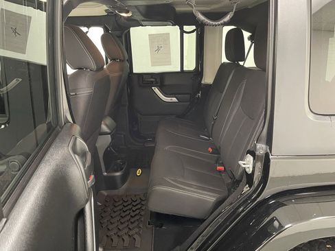 Used 2017 Jeep Wrangler Unlimited Sahara image 16