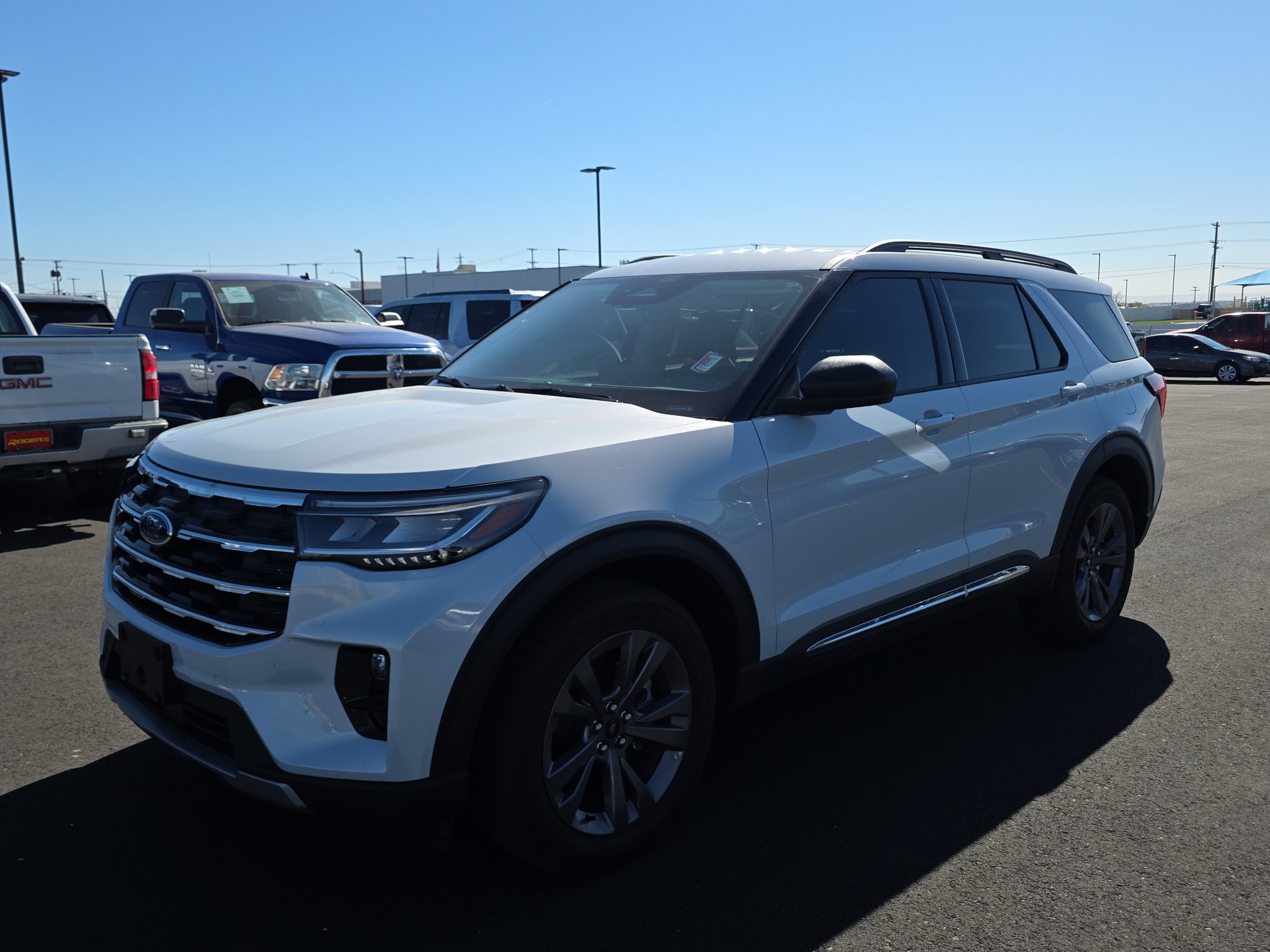 Used 2025 Ford Explorer Active w/ Active Comfort Package AWD/4WD image 3