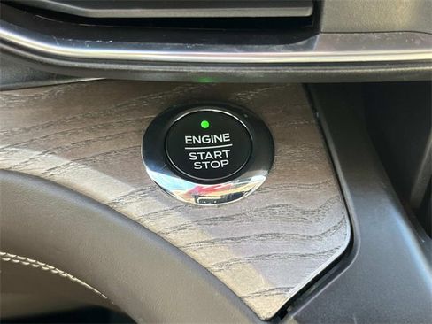 Used 2020 Ford Explorer Platinum w/ Premium Technology Package image 38