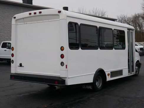 Used 2014 Chevrolet Express 4500 w/ Shuttle Bus Package RWD image 8