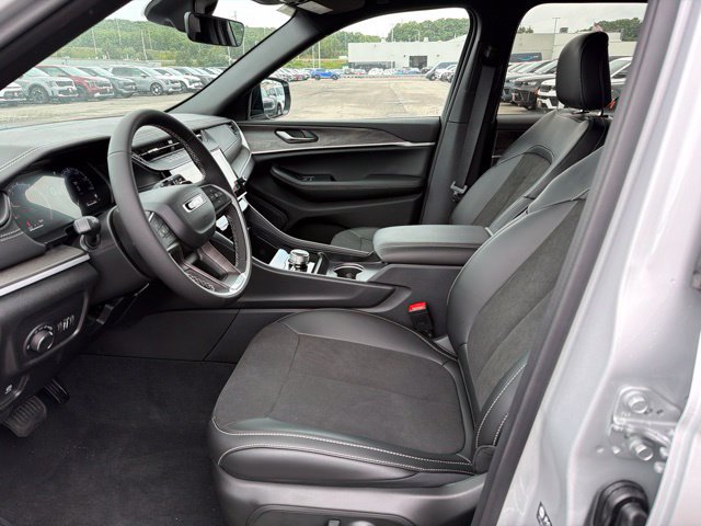 New 2026 Jeep Grand Cherokee Altitude AWD/4WD image 13