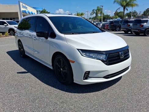Certified 2024 Honda Odyssey Sport image 3