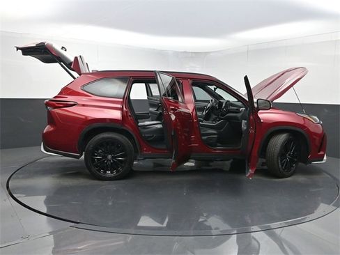 Used 2023 Toyota Highlander XSE image 37