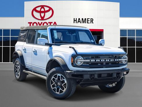 Used 2022 Ford Bronco Outer Banks w/ Sasquatch Package AWD/4WD image 1