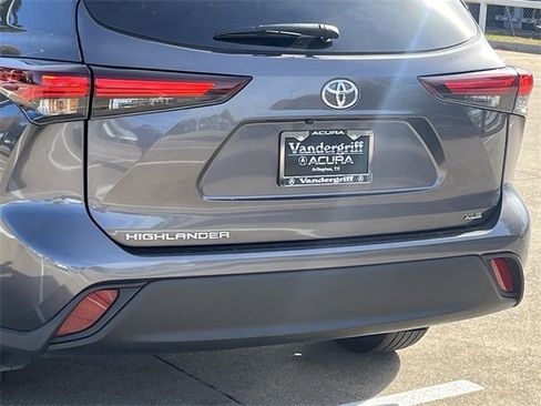 Used 2024 Toyota Highlander XLE image 6