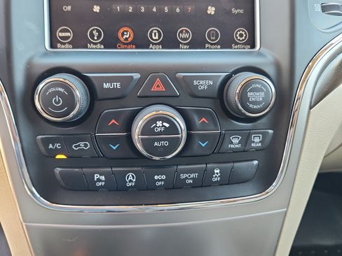 Used 2018 Jeep Grand Cherokee Laredo AWD/4WD image 31
