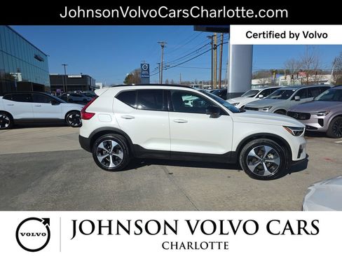 Certified 2025 Volvo XC40 B5 Plus image 12