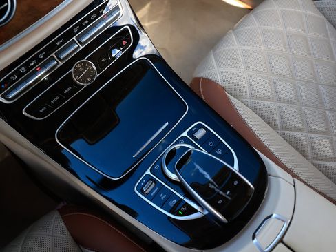 Used 2017 Mercedes-Benz E 300 4MATIC image 39