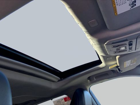 Used 2023 Toyota Highlander XLE FWD image 14