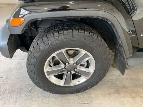 Used 2022 Jeep Wrangler Unlimited Sahara w/ Cold Weather Group image 10