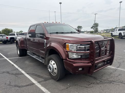 Used 2017 Ford F450 Lariat w/ Lariat Value Package AWD/4WD image 4