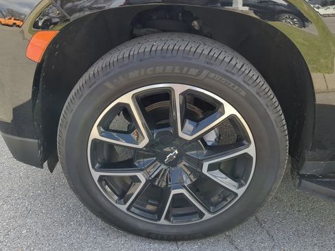 Used 2023 Chevrolet Suburban RST w/ Luxury Package image 34