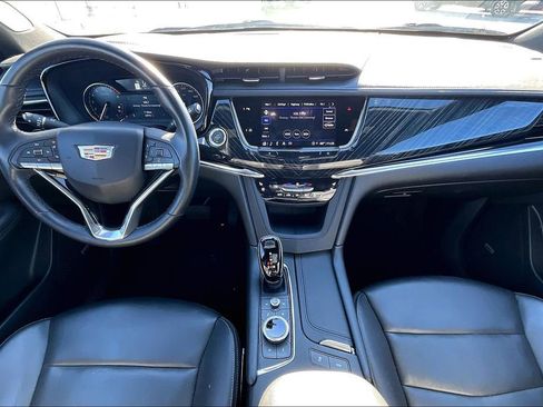 Used 2025 Cadillac XT6 Premium Luxury image 20
