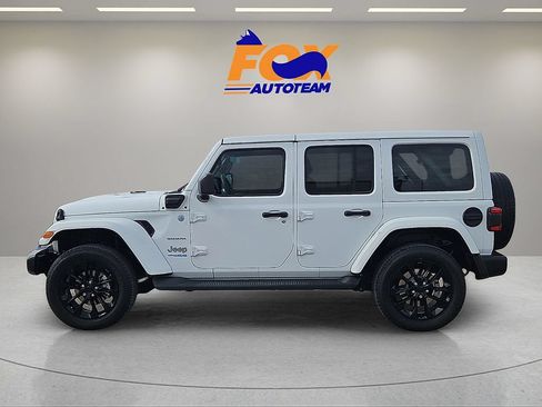 Used 2022 Jeep Wrangler Unlimited Sahara AWD/4WD image 2