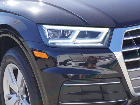 Used 2019 Audi Q5 2.0T Premium Plus w/ Premium Plus Package AWD/4WD image 3