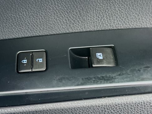 Used 2019 Toyota Camry SE image 28