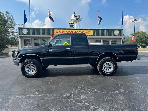 Used 1998 Toyota T100 SR5 image 2