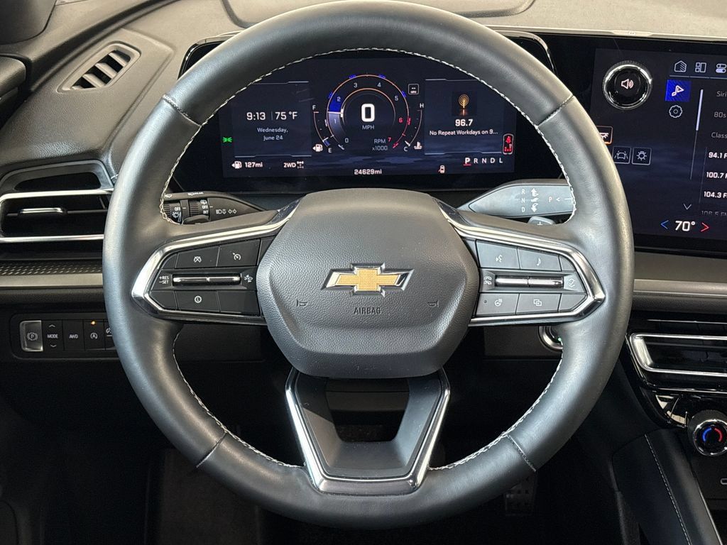 Used 2025 Chevrolet Traverse LT w/ Driver Confidence Package AWD/4WD image 20
