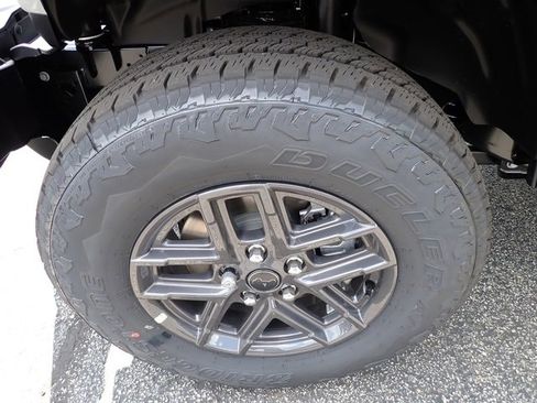 New 2025 Jeep Gladiator Sport image 12