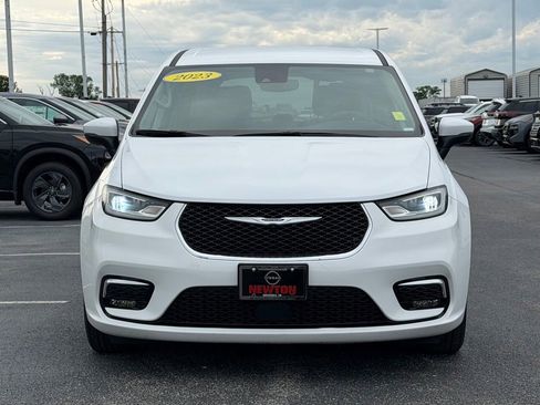 Used 2023 Chrysler Pacifica Touring-L FWD image 10