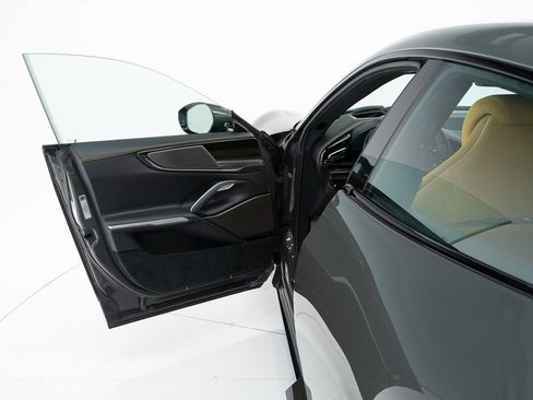 Used 2024 Ferrari Purosangue image 11