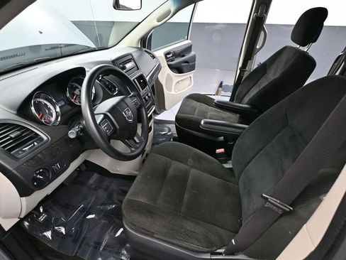 Used 2016 Dodge Grand Caravan American Value Package image 20