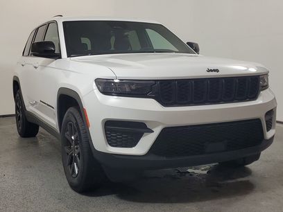 Used 2025 Jeep Grand Cherokee Altitude