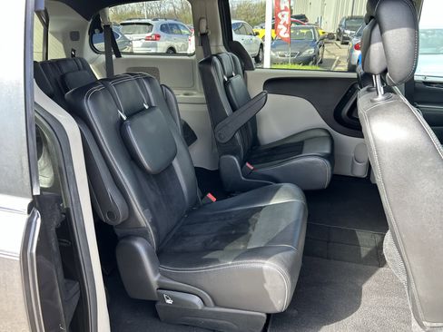 Used 2018 Dodge Grand Caravan SXT image 24