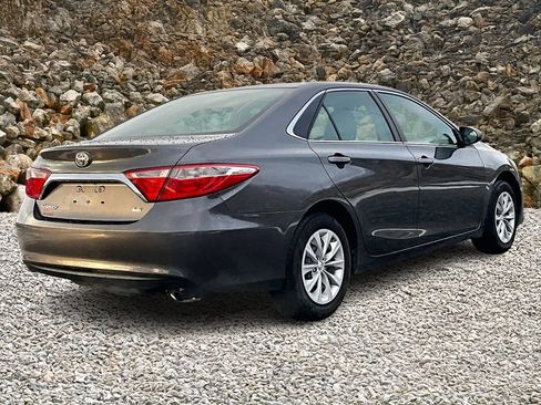 Used 2015 Toyota Camry LE image 2