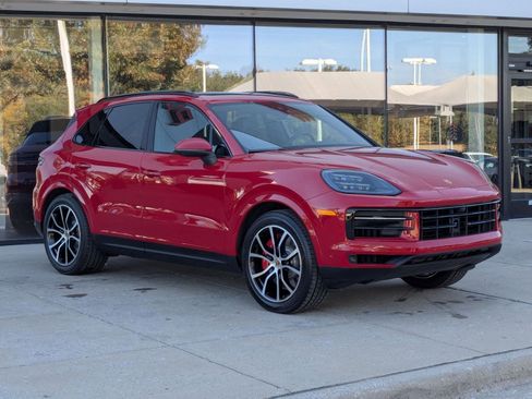 Used 2024 Porsche Cayenne S image 7