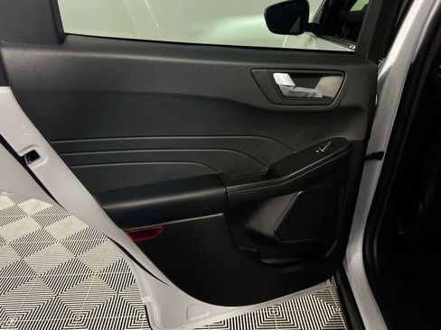Used 2025 Ford Escape SE image 23