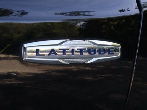 Used 2019 Jeep Renegade Latitude w/ Cold Weather Group image 15