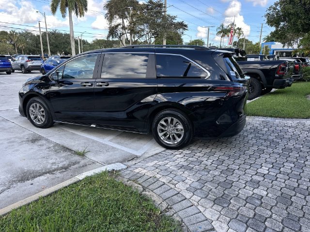 Used 2026 Toyota Sienna XLE FWD image 33