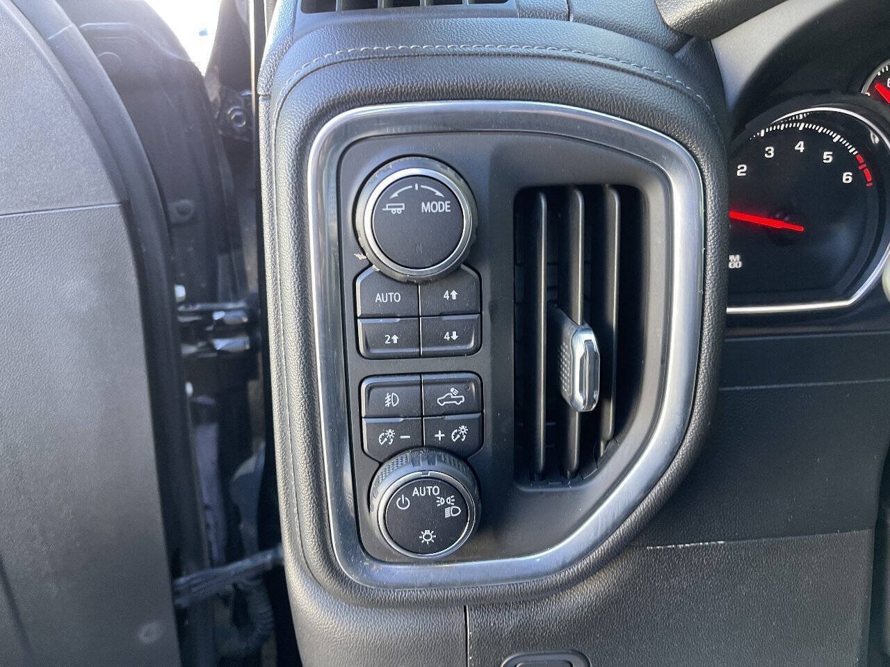 Used 2022 Chevrolet Silverado 1500 RST AWD/4WD image 11