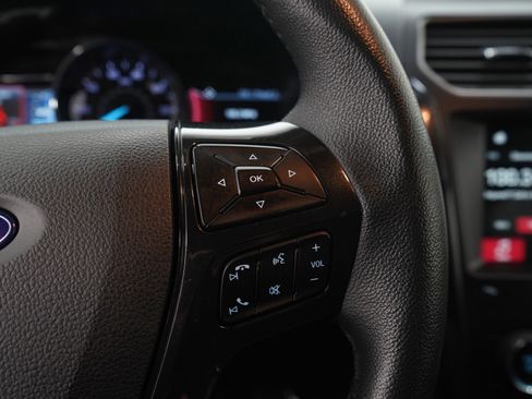 Used 2018 Ford Explorer XLT w/ Equipment Group 202A AWD/4WD image 30