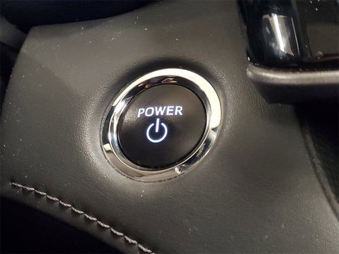 Certified 2023 Toyota Highlander XLE image 32