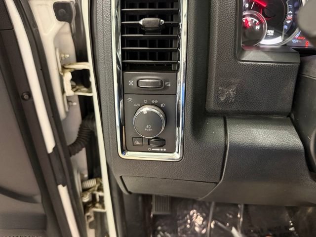 Used 2015 RAM 2500 Laramie w/ Convenience Group AWD/4WD image 16