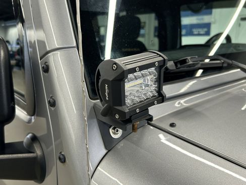 Used 2015 Jeep Wrangler Unlimited Sahara w/ Connectivity Group image 21