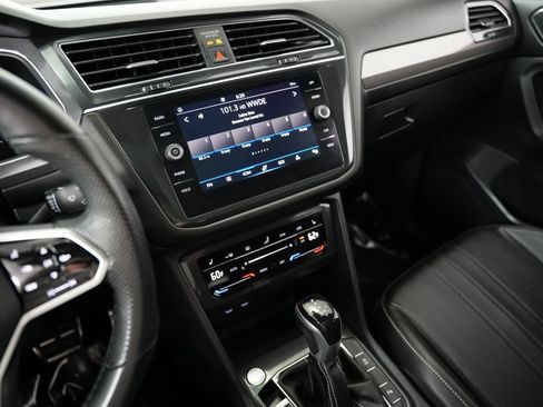 Used 2022 Volkswagen Tiguan SE R-Line FWD image 18