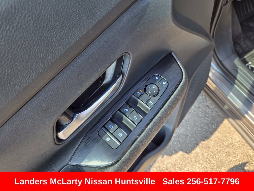 Used 2025 Nissan Kicks SV FWD image 20