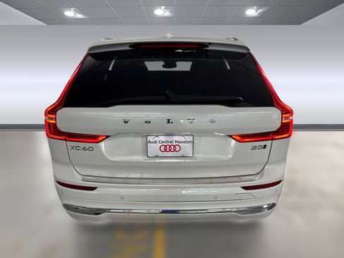 Used 2023 Volvo XC60 B5 Plus image 10