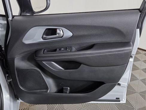 New 2026 Chrysler Pacifica Limited image 34